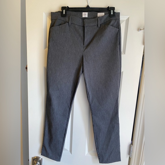 Gap signature skinny ankle. Grey and gently used. Size 8 - Picture 1 of 6